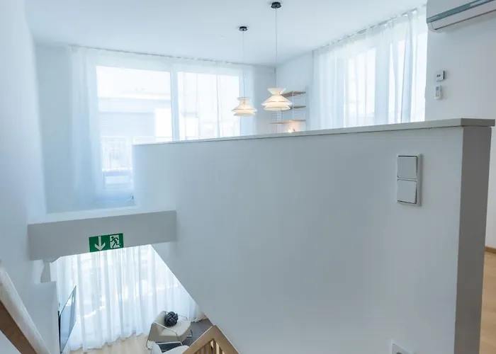Dachgeschoss-maisonette Mit Terrasse Am Karlsplatz Διαμέρισμα