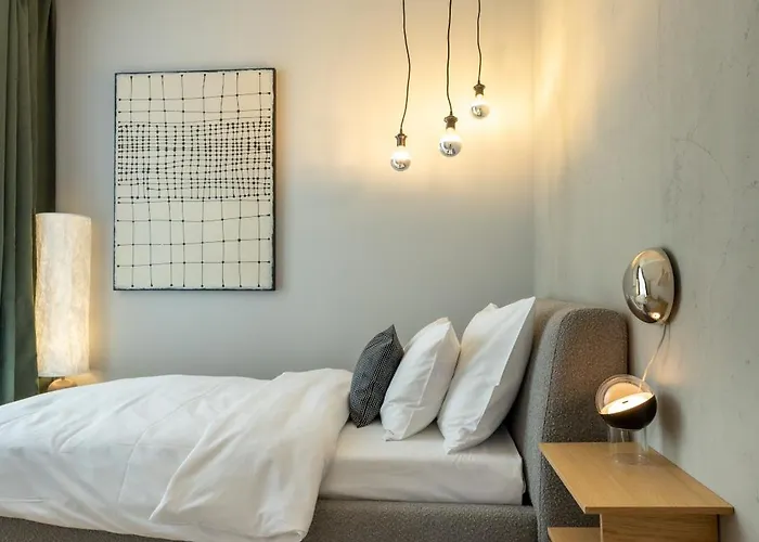 Dachgeschoss-maisonette Mit Terrasse Am Karlsplatz *
