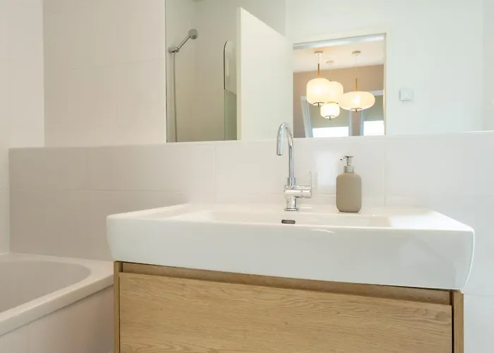 Dachgeschoss-maisonette Mit Terrasse Am Karlsplatz