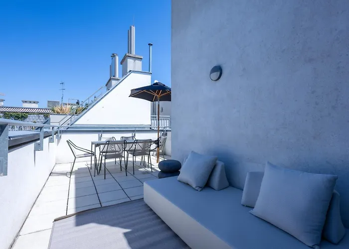 Dachgeschoss-maisonette Mit Terrasse Am Karlsplatz Διαμέρισμα Βιέννη